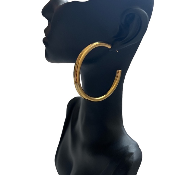 Gold hoop earrings - Picture 2 of 3